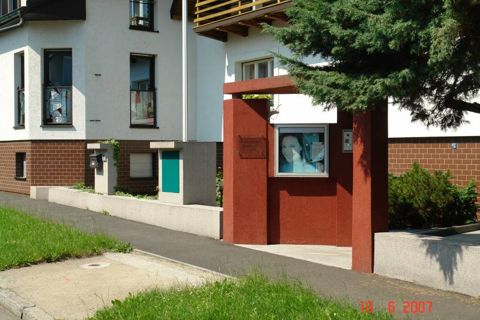 Portal der Dentalpraxis in Karlsbad